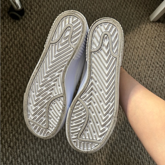 LIKE NEW Nike Court Legacy Lift - White - Picture 3 of 6